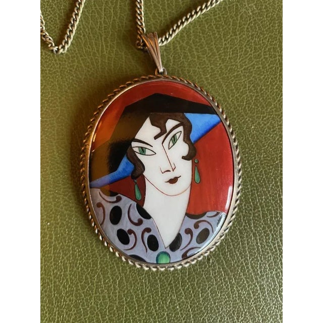 Metal Art Deco Chain with Woman's Portrait Pendant in Painted Porcelain and Silver, 1920s For Sale - Image 7 of 8
