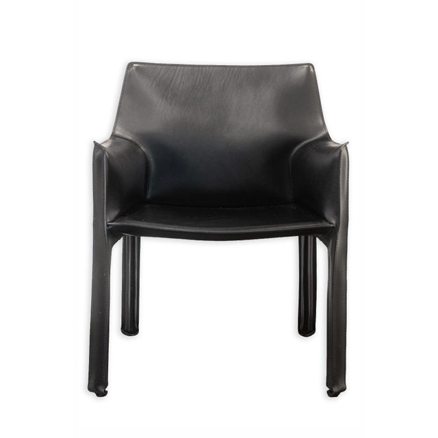 A set of 4 Mario Bellini for Cassina Cab 413 dining chairs. A gorgeous set of contemporary modern Italian dining chairs...