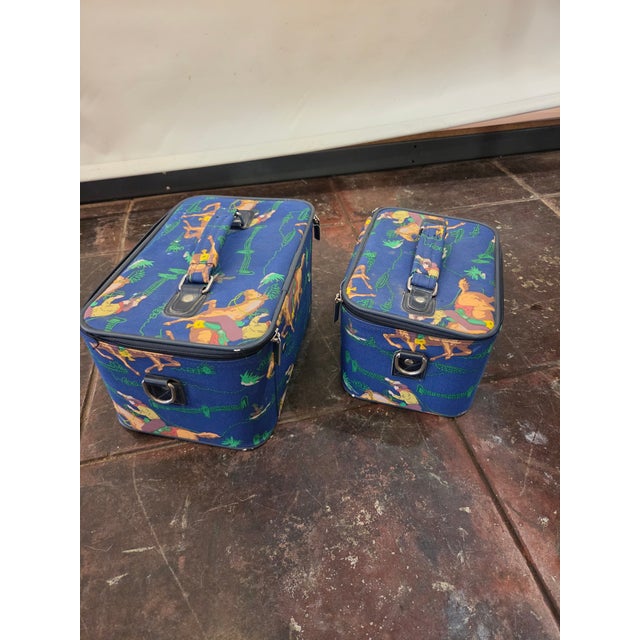 American 1960s Pair of Western Art Suitcase Bags Set Collectable For Sale - Image 3 of 12