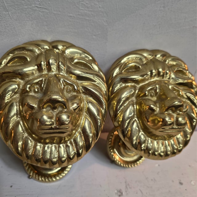 Brass Pair of Solid Brass Lion Head Curtain Tiebacks – Hollywood Regency Drapery Holdbacks For Sale - Image 8 of 11