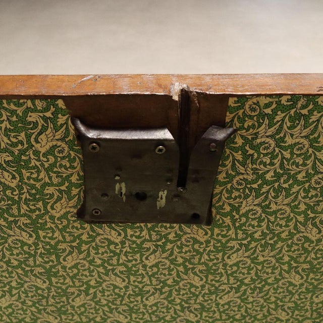 Italian Chest in Walnut, 1700s For Sale - Image 9 of 13