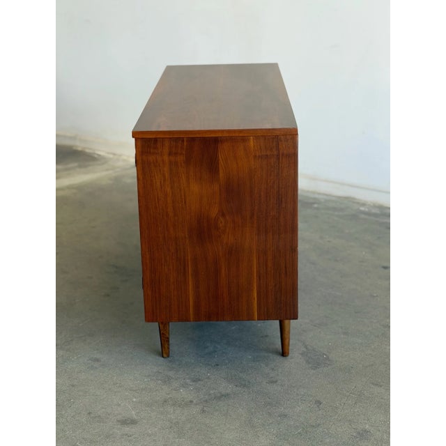 1960s Compact Walnut Credenza by Basset, Attributed For Sale In Los Angeles - Image 6 of 9