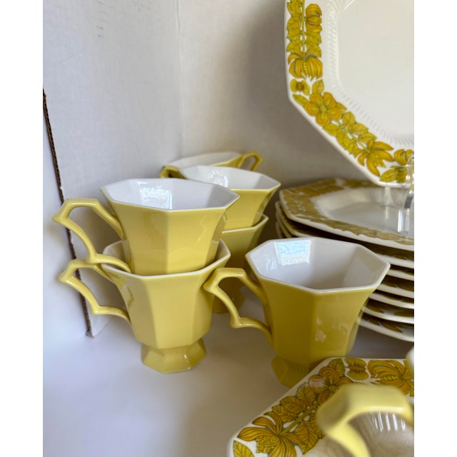 1960s Independence Ironstone Japan Yellow Bouquet/Yellow Daffodil 43-Piece Dinnerware Set For Sale In Los Angeles - Image 6 of 12