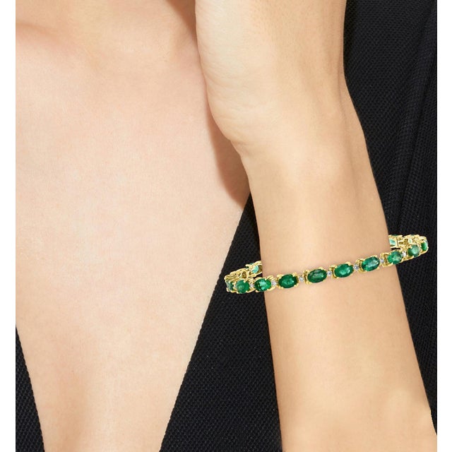 8 Carat Emerald and Diamond Tennis Bracelet 14 Karat Yellow Gold For Sale - Image 17 of 18