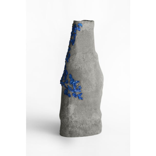 Carefully hand-decorated ceramic vase, perfect for dried flowers or on its own without anything. in the creation of “raw”...