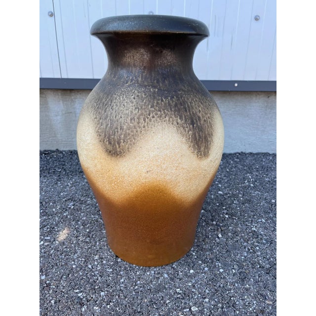 Large format vase published by Scheurich in the 60s. This piece has an attribution mark, I am sure that it is completely...