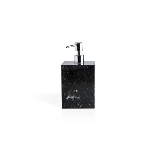 A squared set for the bathroom in black Marquina marble which includes: one soap dispenser (9 x 9 x 19 cm), one soap dish...