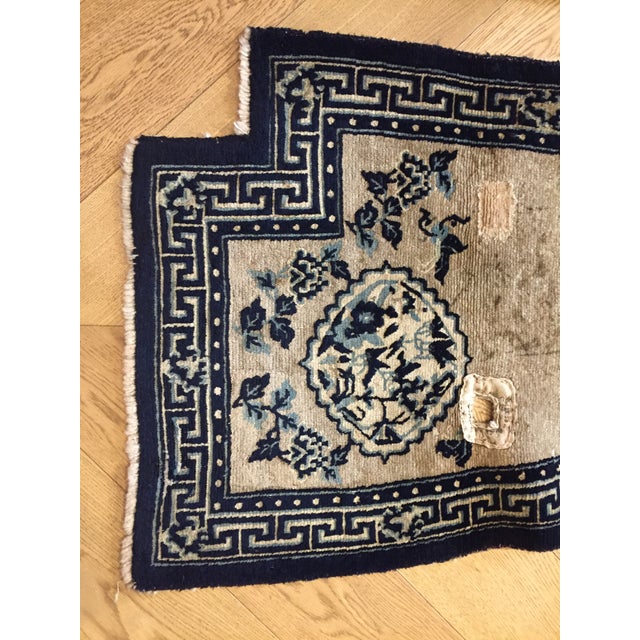 This rug was handmade in tibet with a traditional technique. The tibetan knot has a completely different structure...