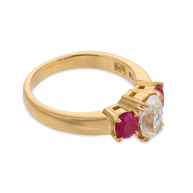 1970s Vintage Gia 1.04 Carat Old Mine Cut Diamond Ruby 18k Gold Three Stone Ring, Size 5.75 For Sale - Image 5 of 8