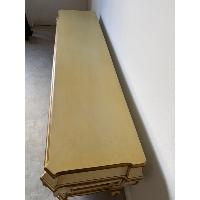 Vintage Karges French Provincial Louis XV-Style Eight-Drawer Dresser With Cabriole Legs & Ornate Brass Hardware For Sale - Image 11 of 17