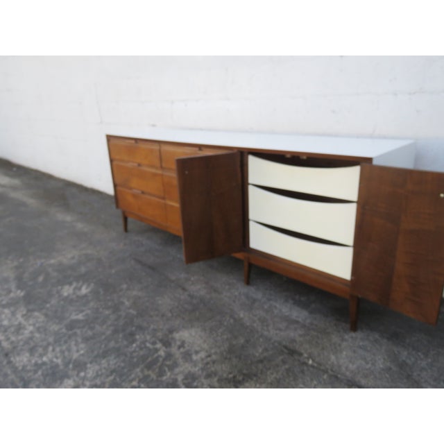 American of Martinsville Mid Century Long Dresser Sideboard Bathroom Vanity 6297 For Sale - Image 9 of 18