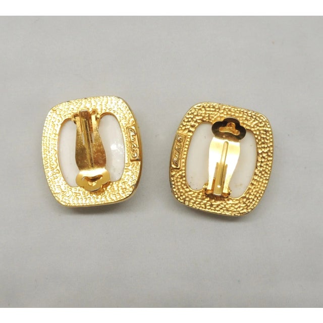 Metal Vintage 1980s Signed Alexis Kirk Modernist White Resin Clip Earrings- 2 Pieces For Sale - Image 7 of 7