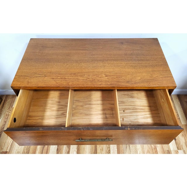 Vintage American Mid-Century Modern Dresser Bachelor Chest by John Stuart For Sale - Image 14 of 17