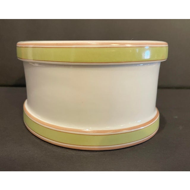 1970s Mottahedeh Chinese Woodblock Pattern Large Porcelain Box For Sale - Image 5 of 7