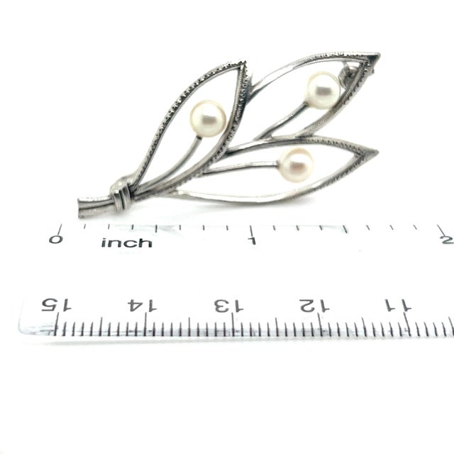 Contemporary 1990s Mikimoto Estate Akoya Pearl Brooch Pin Sterling Silver For Sale - Image 3 of 11