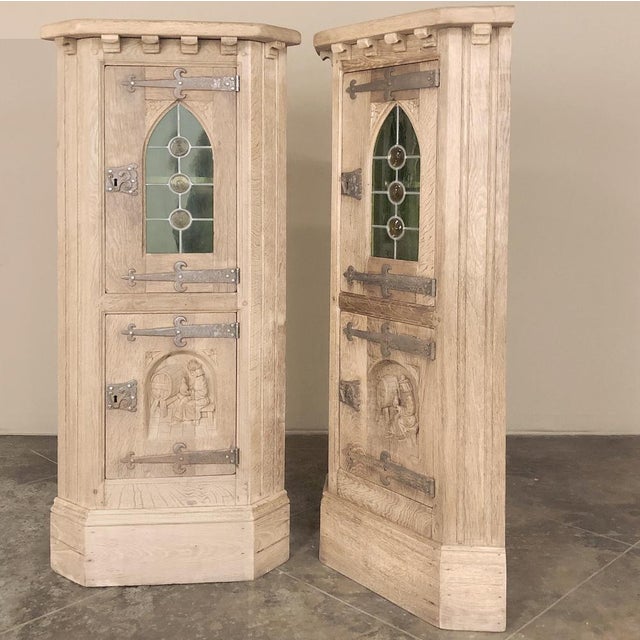 Pair Rustic Gothic Revival Oak Corner Wine Cabinets ~ Vitrines For Sale In Baton Rouge - Image 6 of 17