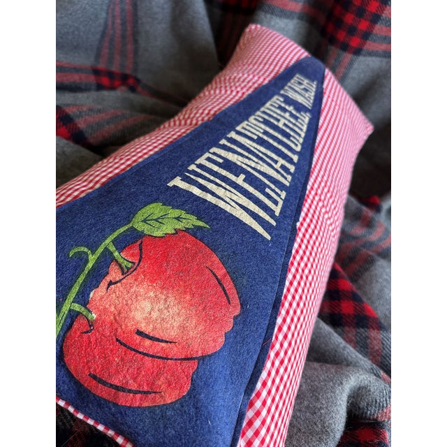 American Washington Wenatchee Vintage 1950s Pennant on New Woven Throw Pillow For Sale - Image 3 of 4