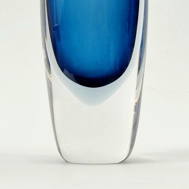 Kosta Boda Large Mid-Century Sommerso Glass Vase by Vicke Lindstrand for Kosta, Sweden, 1960s For Sale - Image 4 of 9