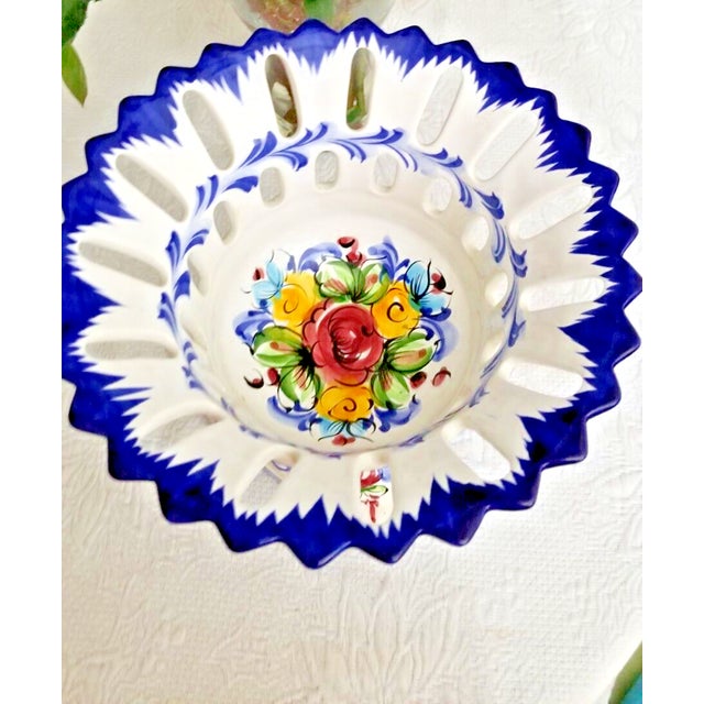1990s Vintage Portuguese Alcobaca Ceramic Reticulated Dish on Pedestal For Sale - Image 5 of 5