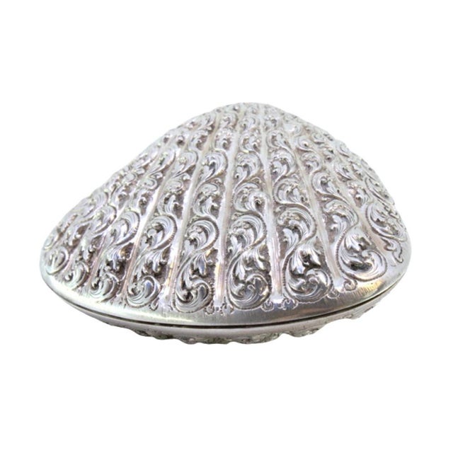 Clam-Shaped Silver Shell with Reliefs and Double Hinged Lid For Sale - Image 9 of 9
