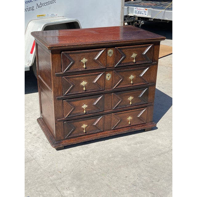 A beautiful classical 17c English chest of drawers William and Marry