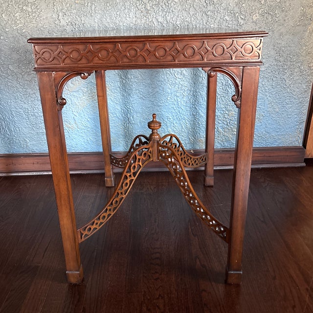 2000 - 2009 Ethan Allen Chinese Chippendale Lamp End Table For Sale - Image 5 of 12