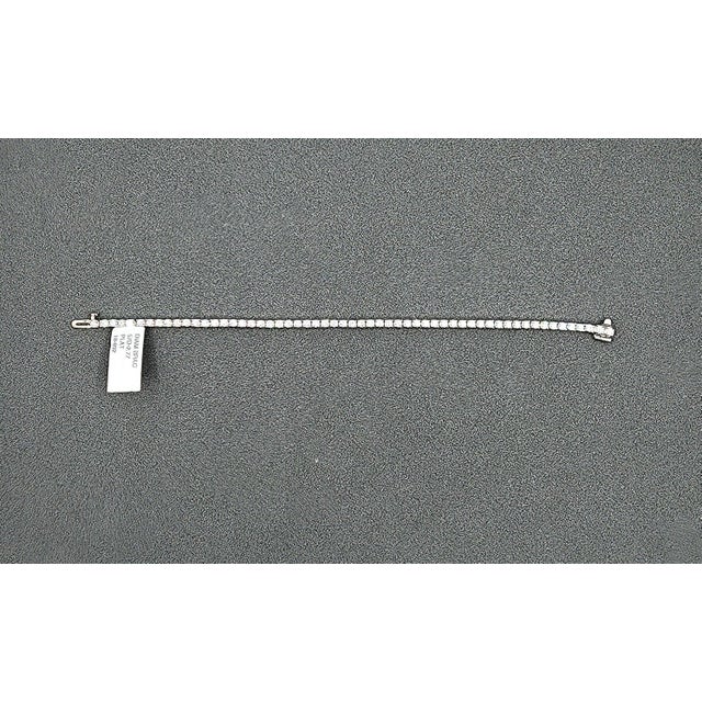 White 2.77 Ct Diamond Tennis Bracelet For Sale - Image 8 of 8