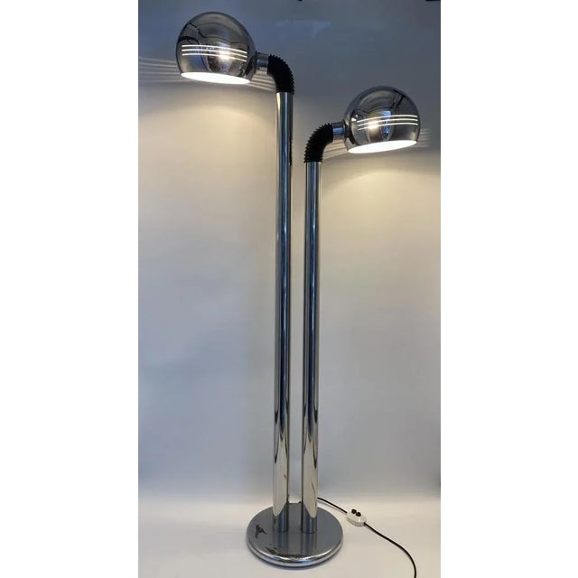 A floor lamp *from Italy *around 1970 *Space Age Design *rarely! *Two chrome balls that can be turned freely and tilted....