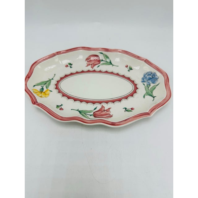 Pretty serving dish that can look nice on display when not using!