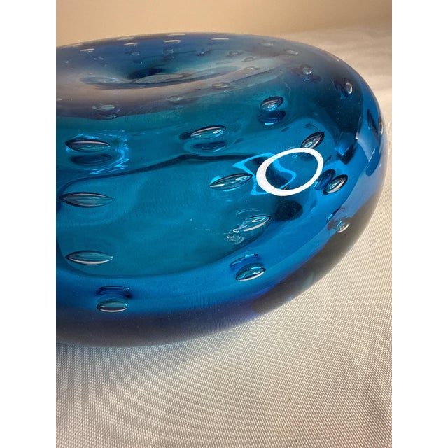 Mid-Century Modern Mid-Century Modern Controlled Bubble Bi-Color Blue Art Glass Bowl For Sale - Image 3 of 3