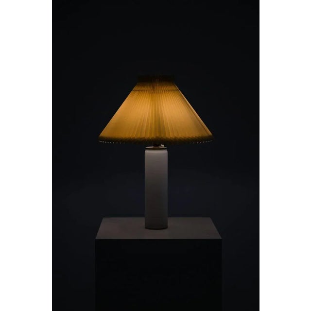Table Lamp in Brass and Frosted Glass attributed to Uno and Östen Kristiansson, 1960s For Sale - Image 4 of 7