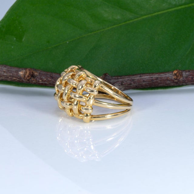 Basket-Weave Estate Ring in Solid 14k Gold – Woven Gold Ring, Size 7 For Sale In Columbus - Image 6 of 9