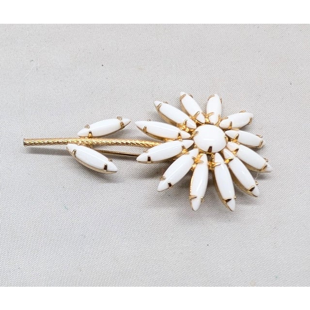 Vintage Signed Napier White Rhinestone Flower Brooch For Sale In Philadelphia - Image 6 of 8