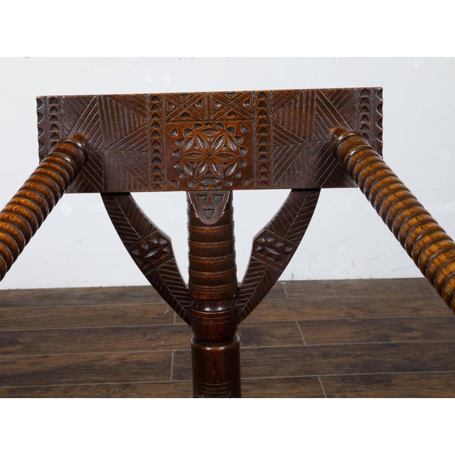 Early 20th Century English Turn of the Century Oak Corner Chair with Carved Geometric Back Splat For Sale - Image 11 of 12