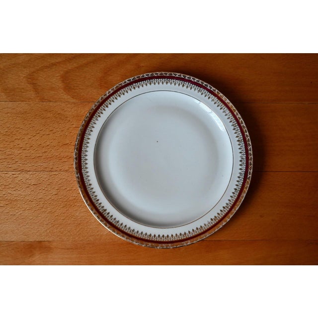 Made of fine Limoges porcelain, this bohemian-inspired dinner service has everything to charm us. The pieces are adorned...