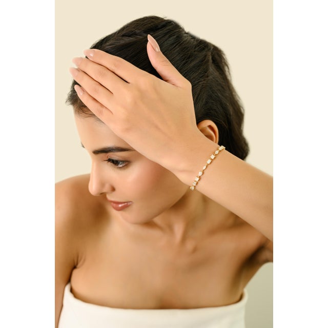 Luxury 4.89 Ct Mixed Cut Diamond Bracelet in 18k Yellow Gold Fine Jewelry For Sale In New York - Image 6 of 14