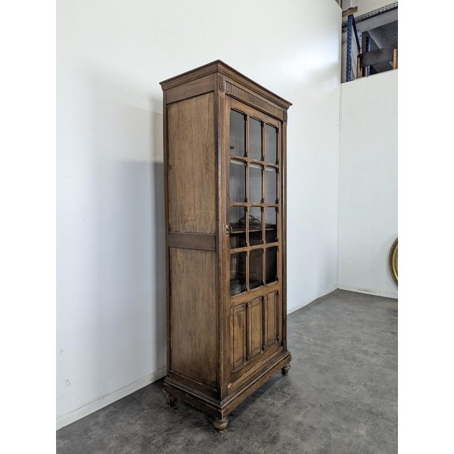 Parisian Reconstruction Oak Display Cabinet, in Very Good conditions.