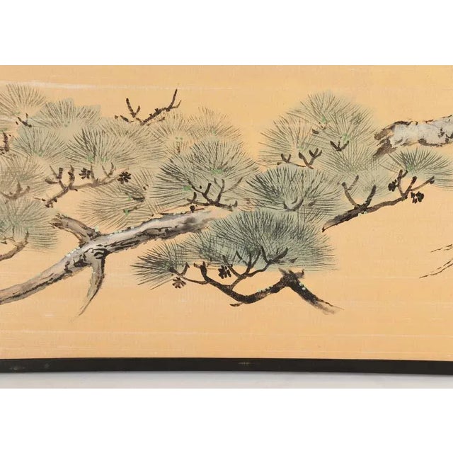 1990s Japanese Chinese Two 2 Panel Gold Screen Byobu Foldable Black Lacquer Green Pine Tree Cloud For Sale - Image 5 of 13