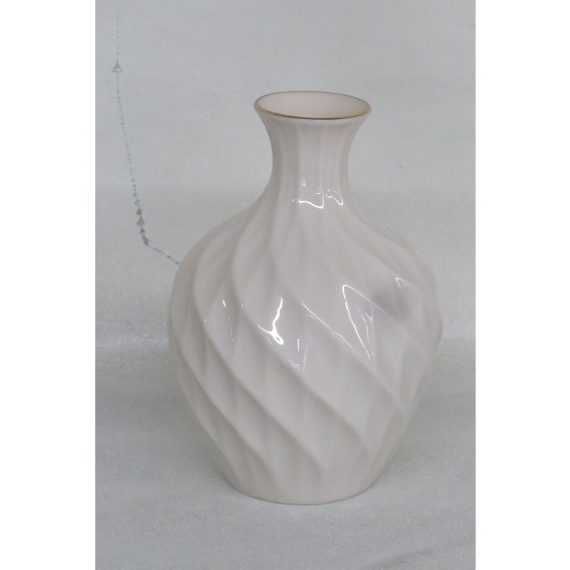 Traditional Lenox Richmond Swirl Pattern Ivory Ceramic With Gold Rim Bud Vase 4404b For Sale - Image 3 of 10