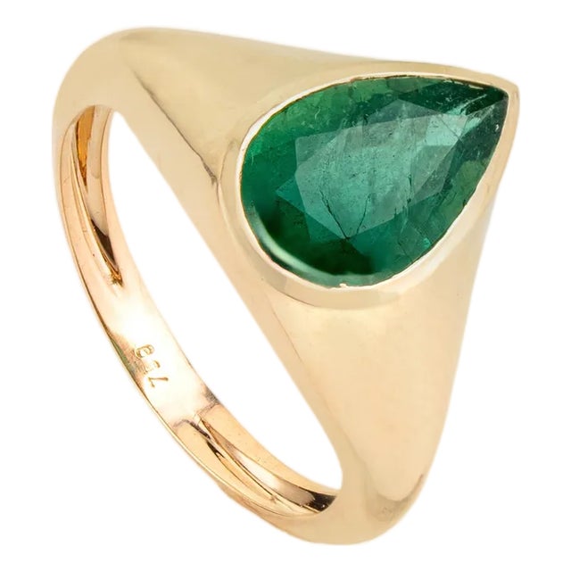 2.67ct Chunky Pear-Cut Emerald Contemporary Dome Ring in 18k Yellow Gold Size 5 For Sale