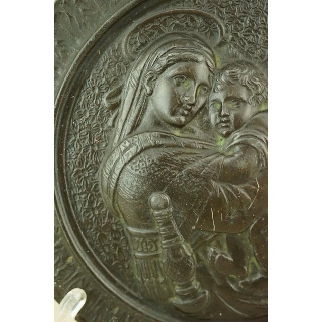 Bronze Medallion with Bas-Relief depicting the Madonna Della Seggiola by Raffaello Sanzio, Italy, Late 1800s For Sale - Image 17 of 18
