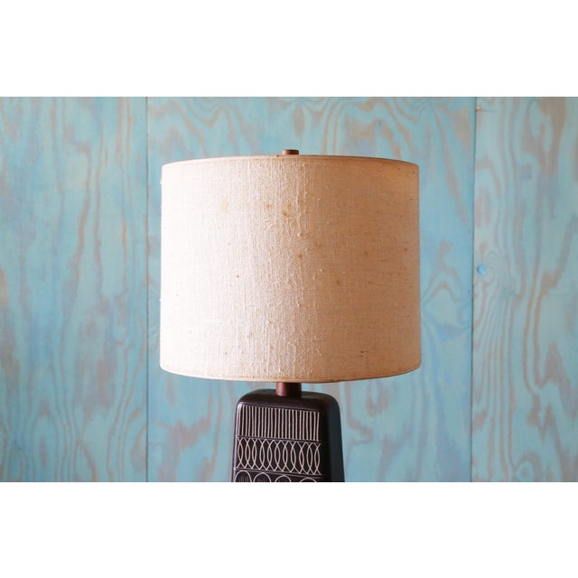 Mid-Century Modern 1960s Gordon and Jane Martz M242 Lamp for Marshall Studios Matte Black Tan Incised 33.75" For Sale - Image 3 of 13