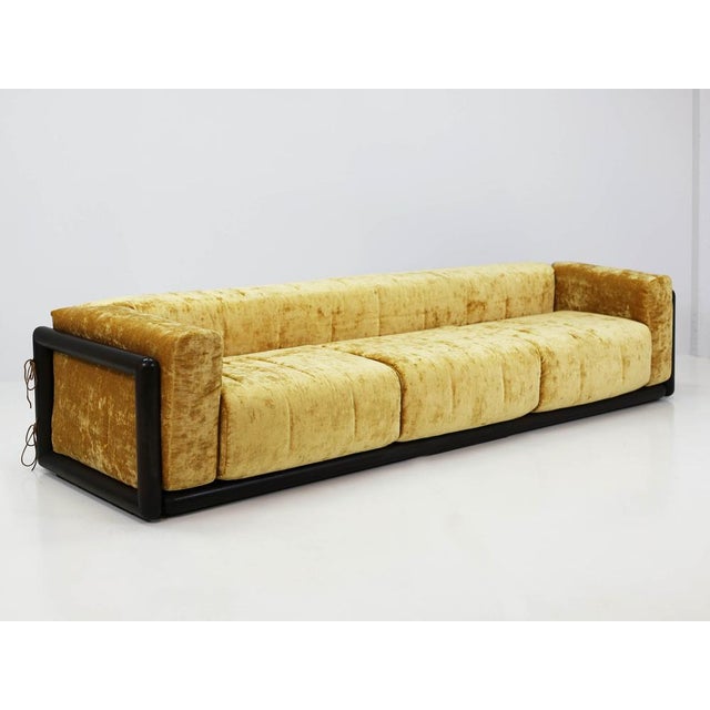 Large Cornaro Sofa in Simon Velvet by Carlo Scarpa for Simon by Dino Gavina, Italy, 1969 For Sale - Image 11 of 11