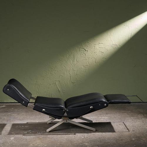 P40 Lounge Chair in Stainless Steel and Black Faux Leather by Osvaldo Borsani for Tecno, Italy, 1950s For Sale - Image 6 of 13
