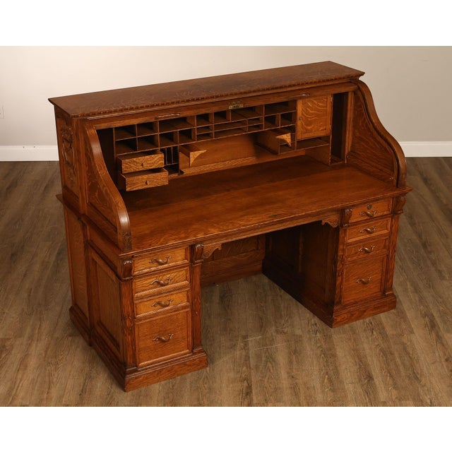 Exceptional Antique Quarter Sawn Oak Roll Top Desk With Carved 'Reading Hardware Co." Crest Panel For Sale In Philadelphia - Image 6 of 18