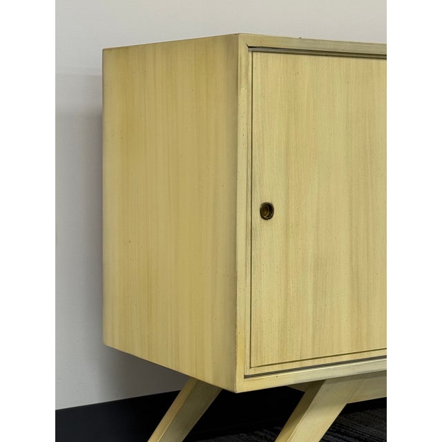 Mid-Century Modern Credenza / Buffet ~ Great Tv Stand or Record Cabinet For Sale - Image 4 of 10