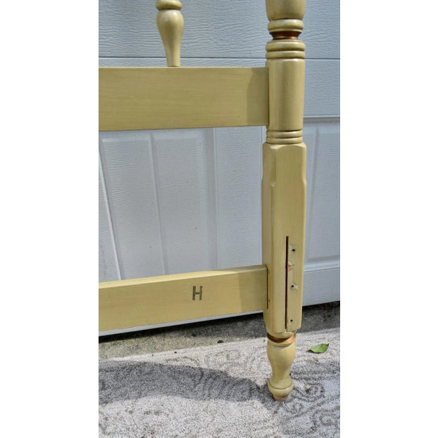 1960s Heywood Wakefield Full Size Spindle Poster Headboard Cottage Paint Vintage 60s For Sale - Image 5 of 12