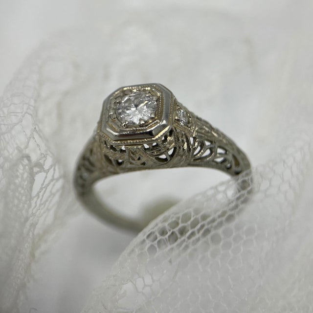 1920s Art Deco Diamond Filigree Engagement Ring in 18k White Gold, Old European Cut 0.25 Ct, C. 1920s, Size 5 For Sale - Image 5 of 12