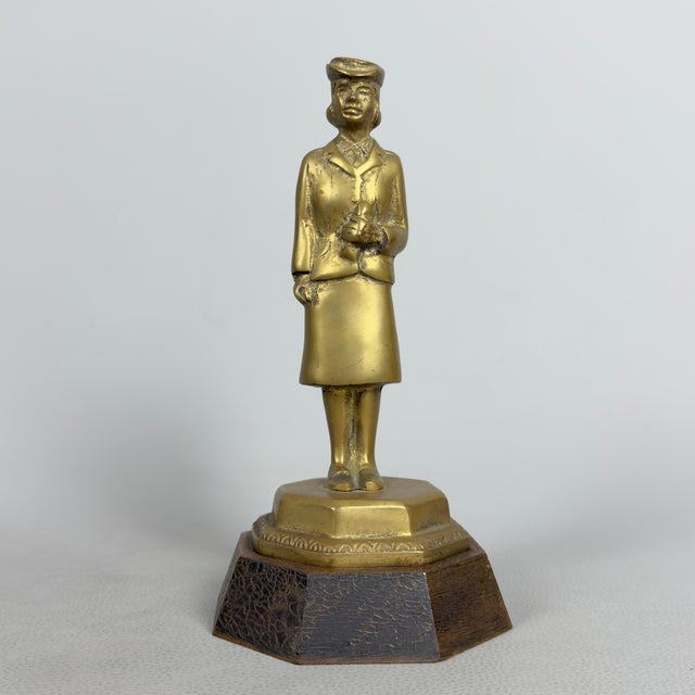 Bronze Statues of a Traffic Policeman and Policewoman on a Wooden Base, 20th Century, Set of 2 For Sale - Image 5 of 12