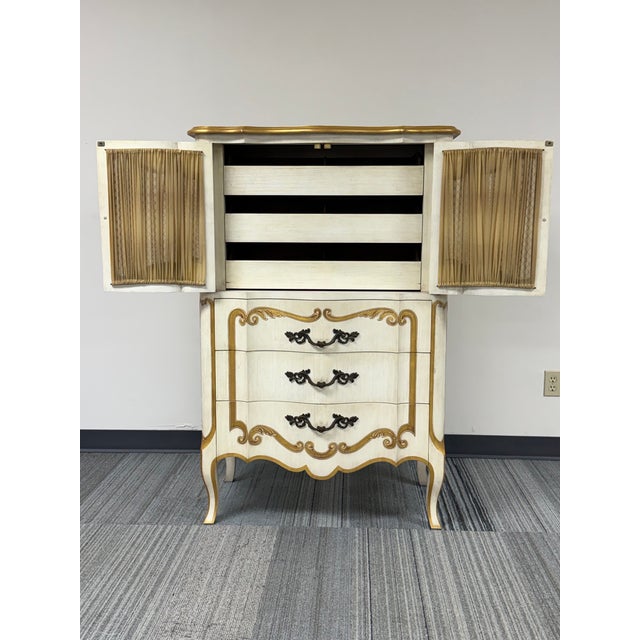 John Widdicomb was a famous American furniture maker started in Grand Rapids, Michigan, in 1897. The brand is known for...